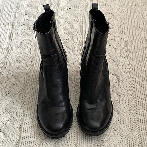 Le Château Block Heel Zip-Up Ankle Booties - Picture 6 of 12